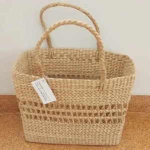 Beige Kauna Grass Tote – Handwoven Water Reed Handbag